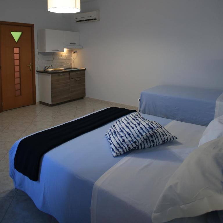 Villarosa pompei studios - Comfort Triple Room - 5