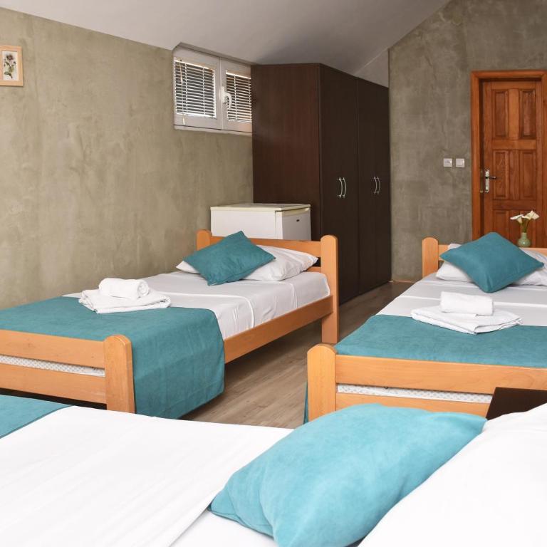 Guest House Villa Mir - Quadruple Room with Private Bathroom - 3
