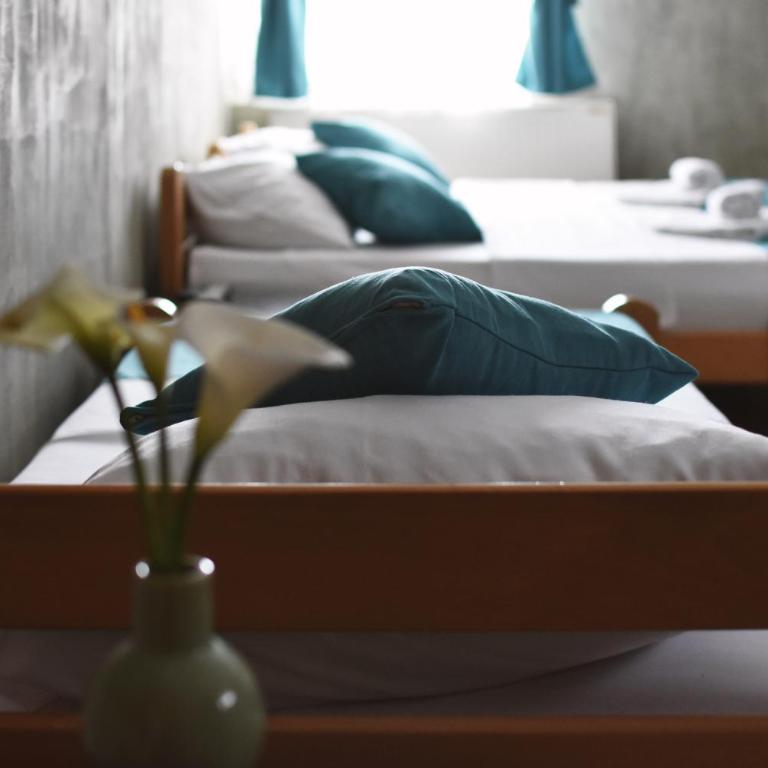 Guest House Villa Mir - Quadruple Room with Private Bathroom - 2
