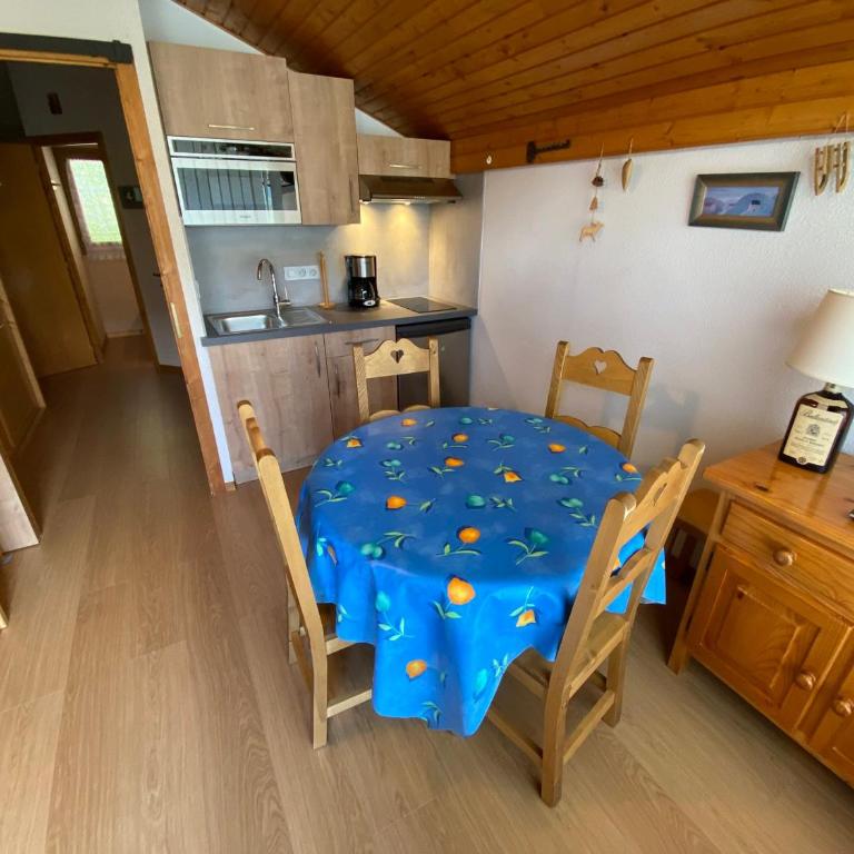 Charmant appartement à Châtel près des pistes et du lac, avec balcon - 25m², parking inclus - FR-1-693-43 - Studio - 5
