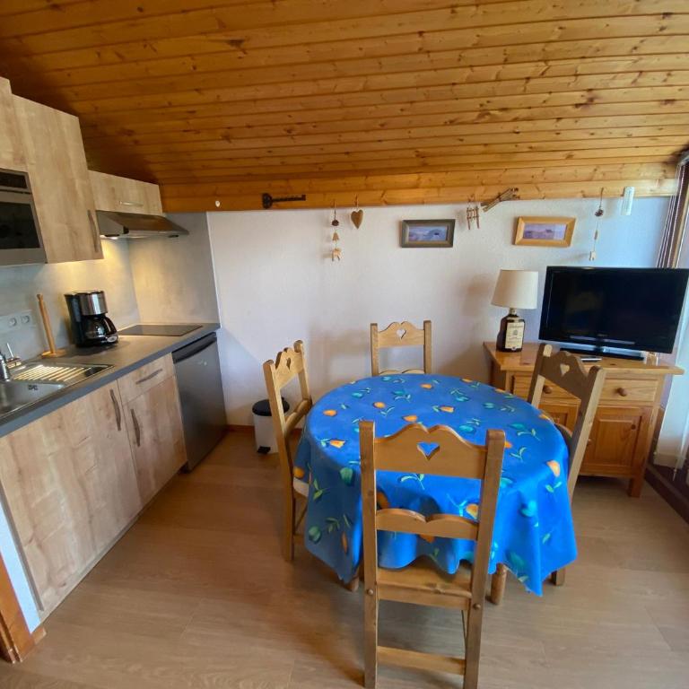 Charmant appartement à Châtel près des pistes et du lac, avec balcon - 25m², parking inclus - FR-1-693-43 - Studio - 7