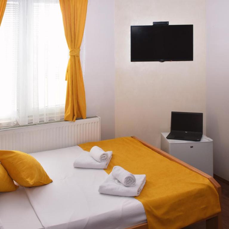 Guest House Villa Mir - Double or Twin Room with Private Bathroom - 1