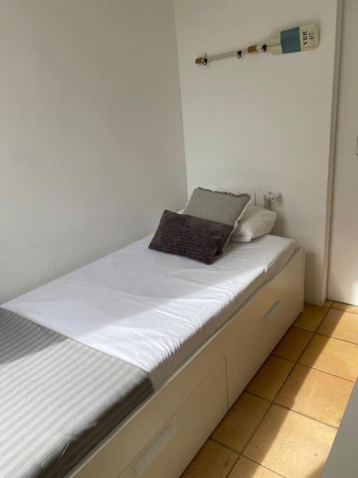 Casa y loft minimalista, jardín y parking privado - Villa - 26