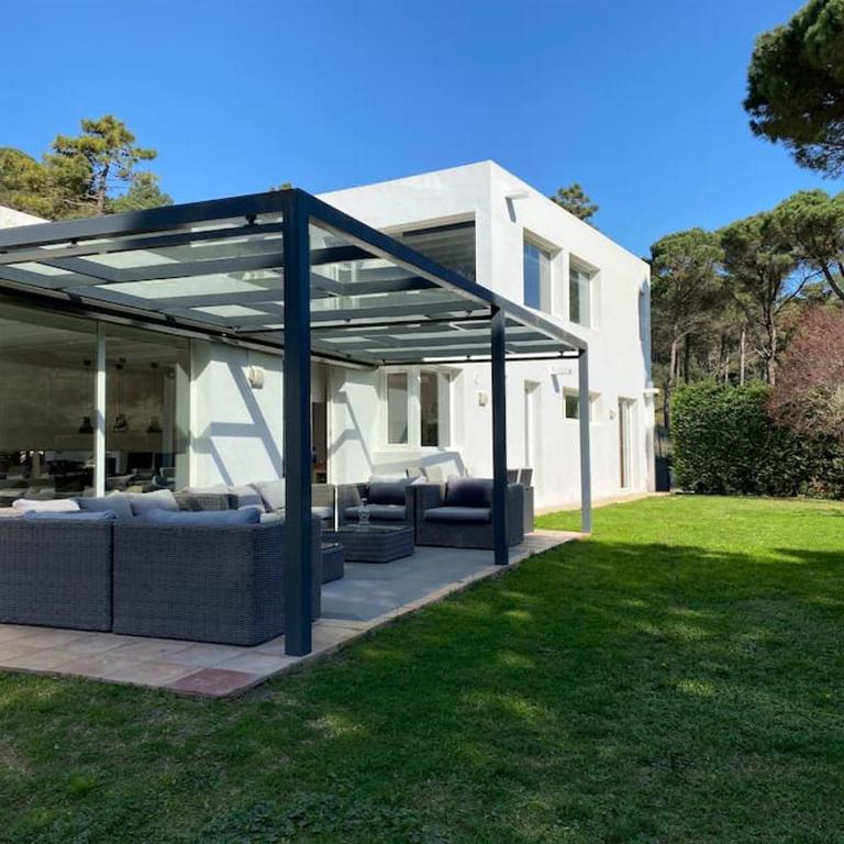 Casa y loft minimalista, jardín y parking privado - Villa - 10