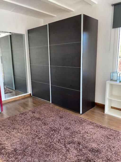 Casa y loft minimalista, jardín y parking privado - Villa - 34