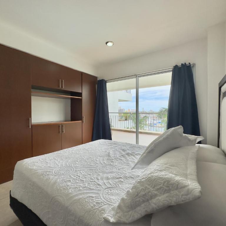 hermoso en marina , hermosas vistas by G P S rentas - Two-Bedroom Apartment - 6