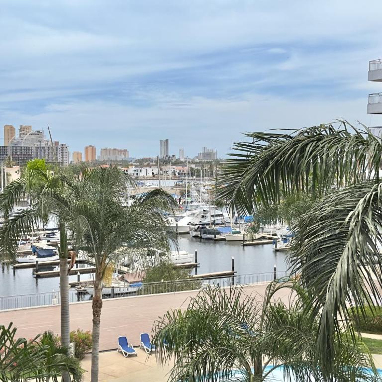hermoso en marina , hermosas vistas by G P S rentas - Two-Bedroom Apartment - 24