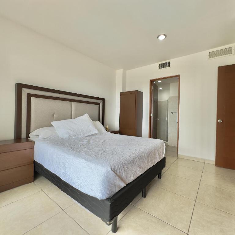 hermoso en marina , hermosas vistas by G P S rentas - Two-Bedroom Apartment - 30