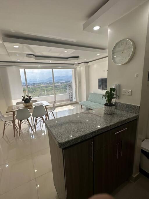 1002 - Apartamento en Palmetto exclusivo al norte - Three-Bedroom Apartment - 1
