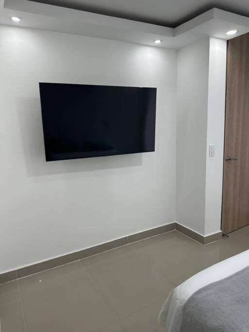 1002 - Apartamento en Palmetto exclusivo al norte - Three-Bedroom Apartment - 7