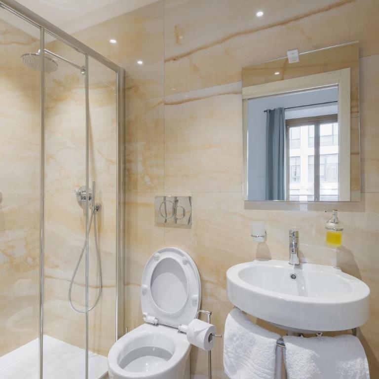 Central Savona - Double Room with Extra Bed - 11