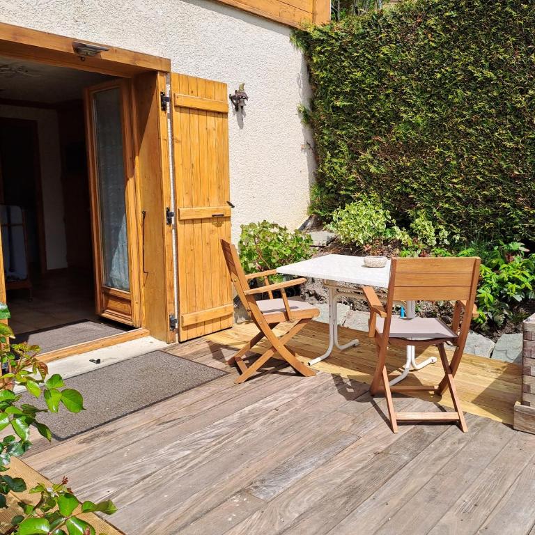 A4 km de Megève très joli studio avec jacuzzi ,vue sur les montagnes au calme - Studio - 14