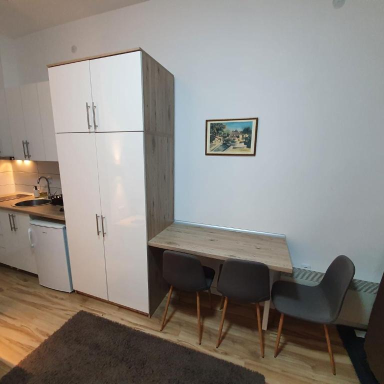 STUDIO VIK - Triple Room with Balcony - 6