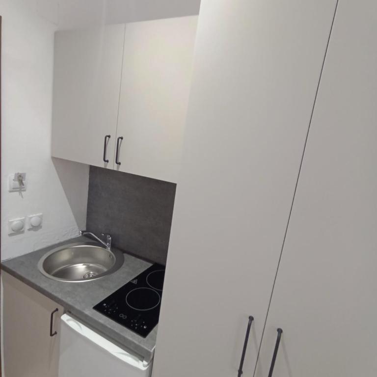MD APARTMENTS - Deluks Dvokrevetna Soba sa Bračnim Krevetom i Balkonom - 5