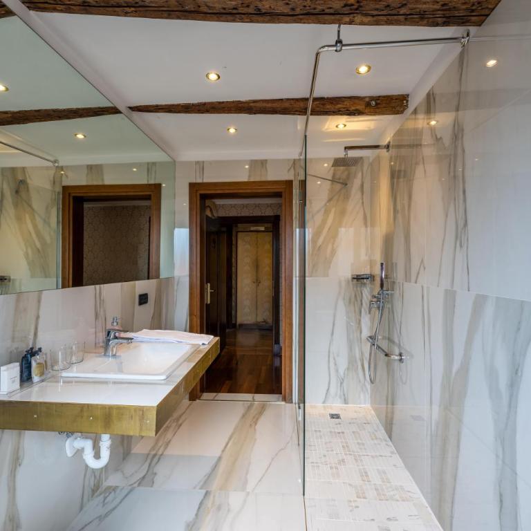 Palazzo Bembo - Exclusive Accommodation - Junior Suite con Vista Campanile di San Marco - 6