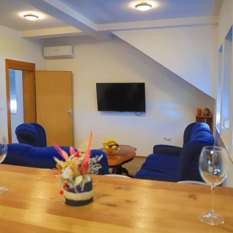 APARTMAN NAAJ - Two-Bedroom Apartment - 3