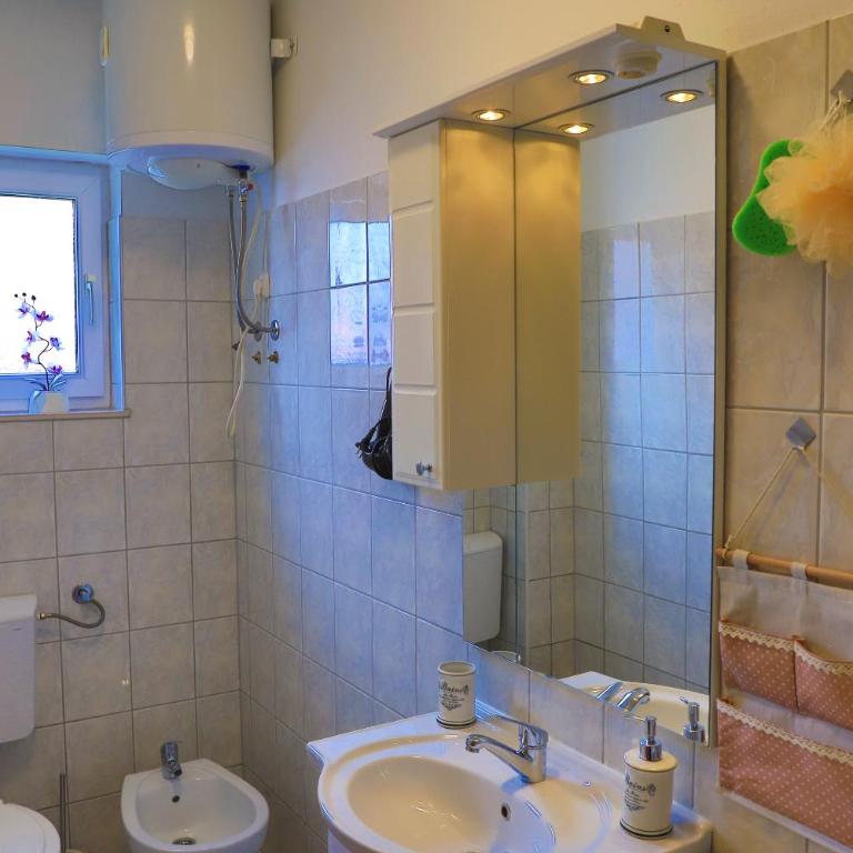 APARTMAN NAAJ - Two-Bedroom Apartment - 15