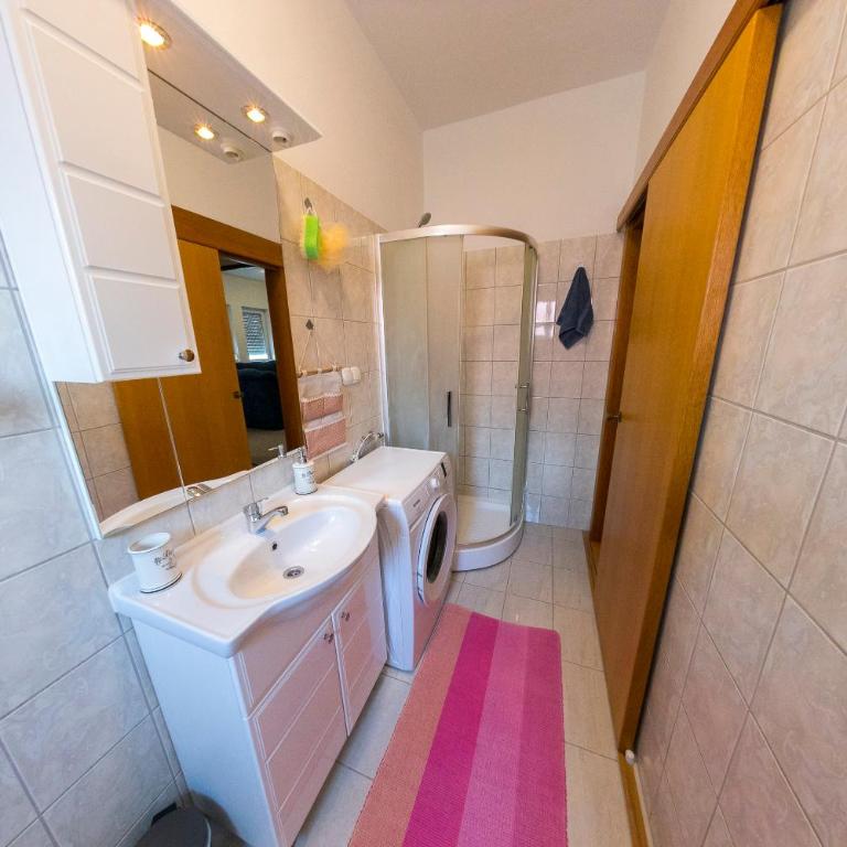 APARTMAN NAAJ - Two-Bedroom Apartment - 30