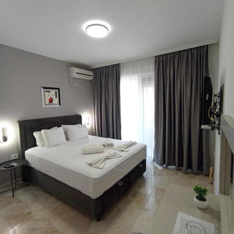 MD APARTMENTS - Deluks Dvokrevetna Soba sa Bračnim Krevetom i Balkonom - 2
