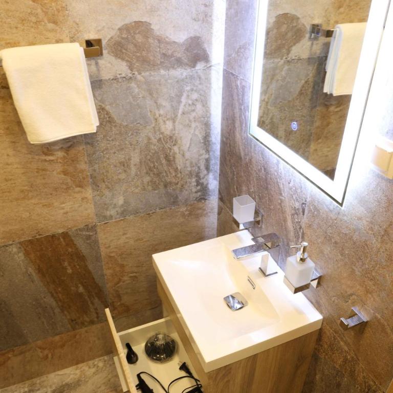 Bellezza Resort & SPA - One Bedroom Apartment with Balcony and Sea View (2+2) - 10