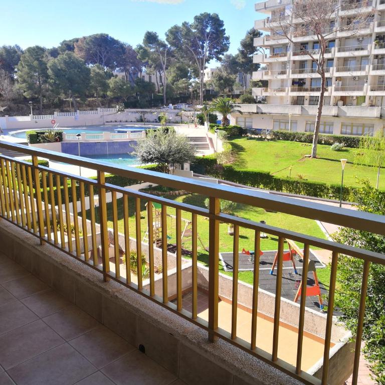 Luminoso apartamento en SALOU con PISCINA, TERRAZA y PARQUE INFANTIL IDEAL FAMILIAS - Apartamento con vistas a la piscina - 26