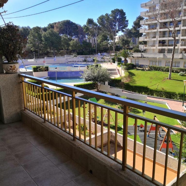 Luminoso apartamento en SALOU con PISCINA, TERRAZA y PARQUE INFANTIL IDEAL FAMILIAS - Apartamento con vistas a la piscina - 80