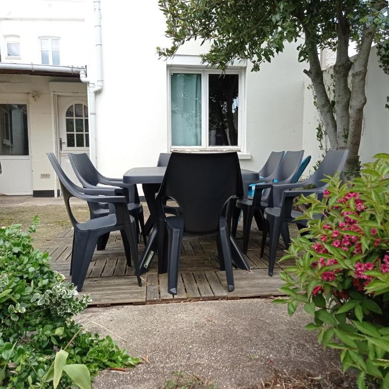 Appartement duplex avec cour 10 pers - Appartement 3 Chambres - 16