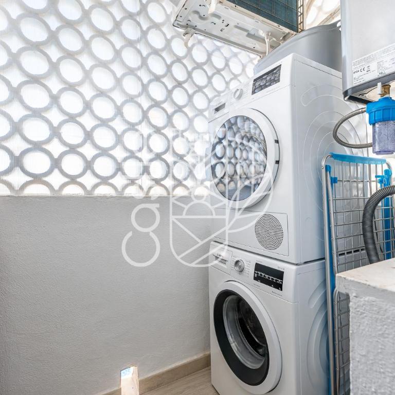 APARTAMENTO VACACIONAL A 10 MIN PUERTO DE BENALMADENA Y LA CARIHUELA PISCINA PLAYA PARKING GRATIS - Apartamento de 3 dormitorios - 9