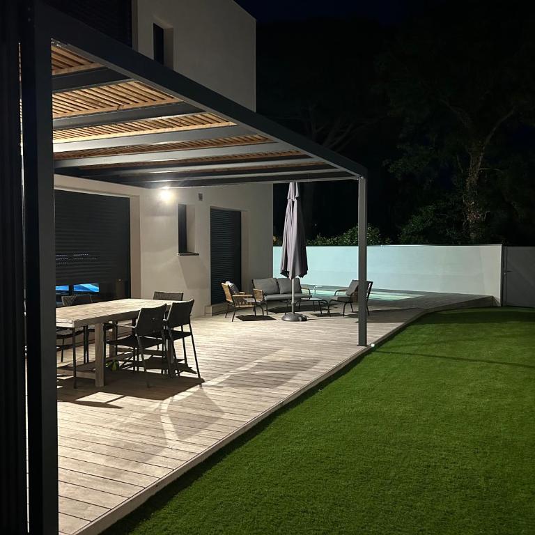 LA CONTEMPORAINE au calme avec sa piscine, wifi fibre, 8 personnes - Villa - 4