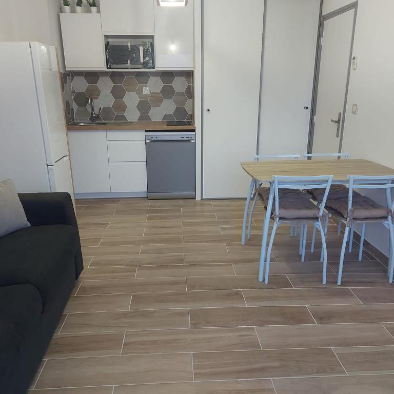 T2 4 pers, rénové en bord de plage , clim et parking classé 2 étoiles - Apartment mit 1 Schlafzimmer - 4