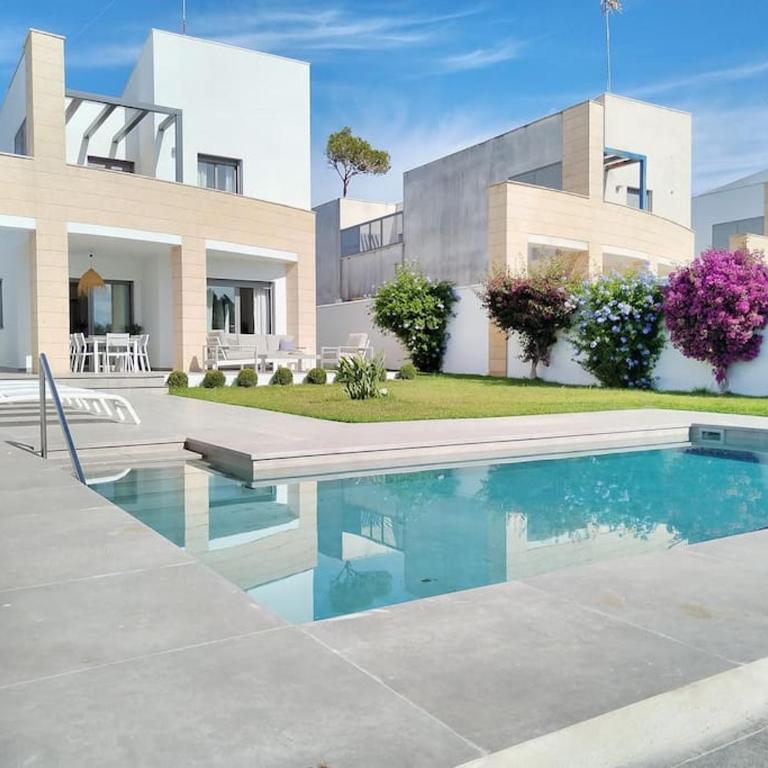 Exclusiva Villa Lujo con piscina privada by Chiclana Dreams - Villa - 1