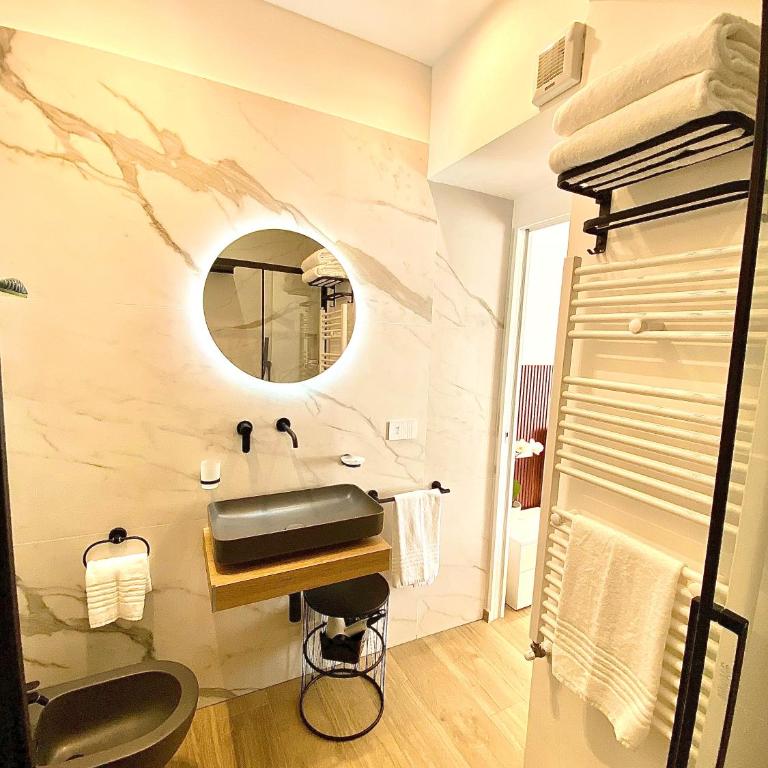 Casa Degli Dei Tropea -Luxury Rooms- - King Room with Balcony - 12