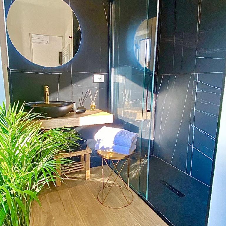 Casa Degli Dei Tropea -Luxury Rooms- - King Room with Balcony - 5
