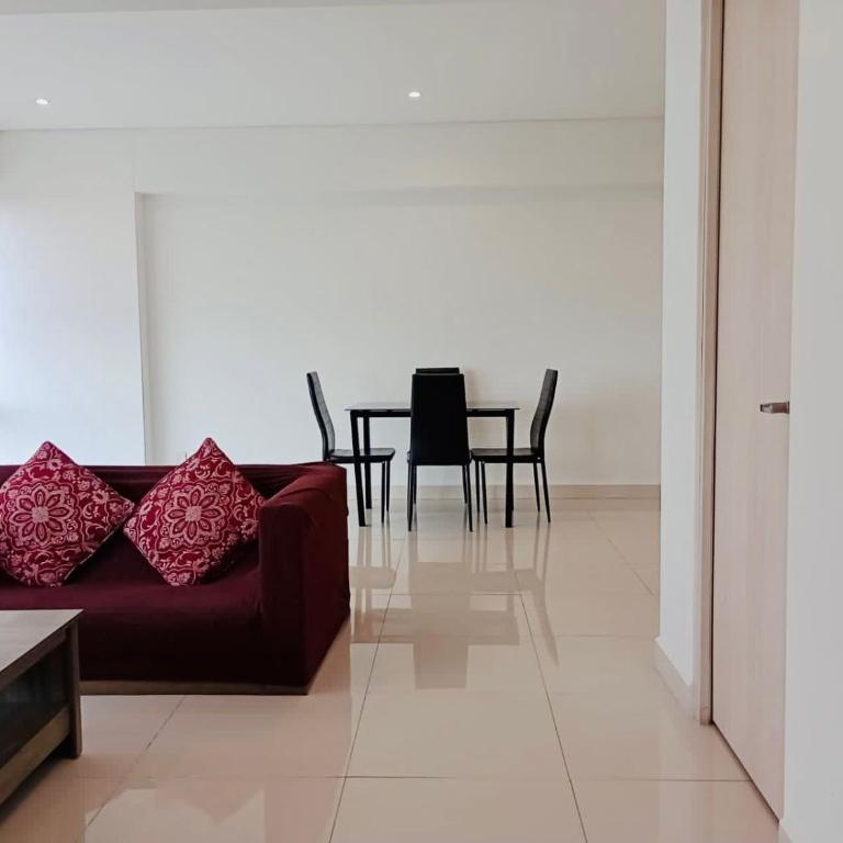 Romulo OFarril 2parking-3BR-2BA - Three-Bedroom Apartment - 5