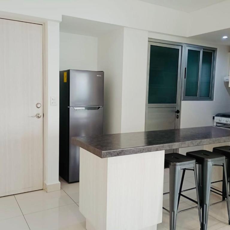 Romulo OFarril 2parking-3BR-2BA - Three-Bedroom Apartment - 12