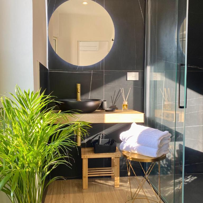 Casa Degli Dei Tropea -Luxury Rooms- - King Room with Balcony - 3