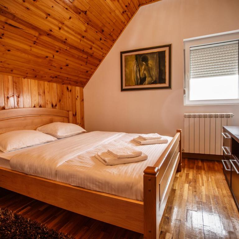 Montagna Resort - Four-Bedroom House - 4
