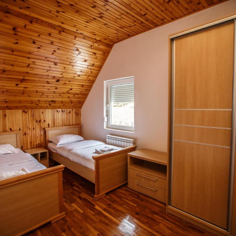 Montagna Resort - Four-Bedroom House - 5