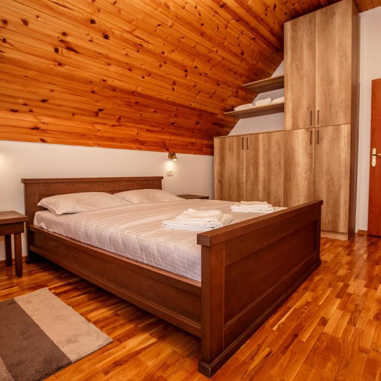 Montagna Resort - Four-Bedroom House - 4