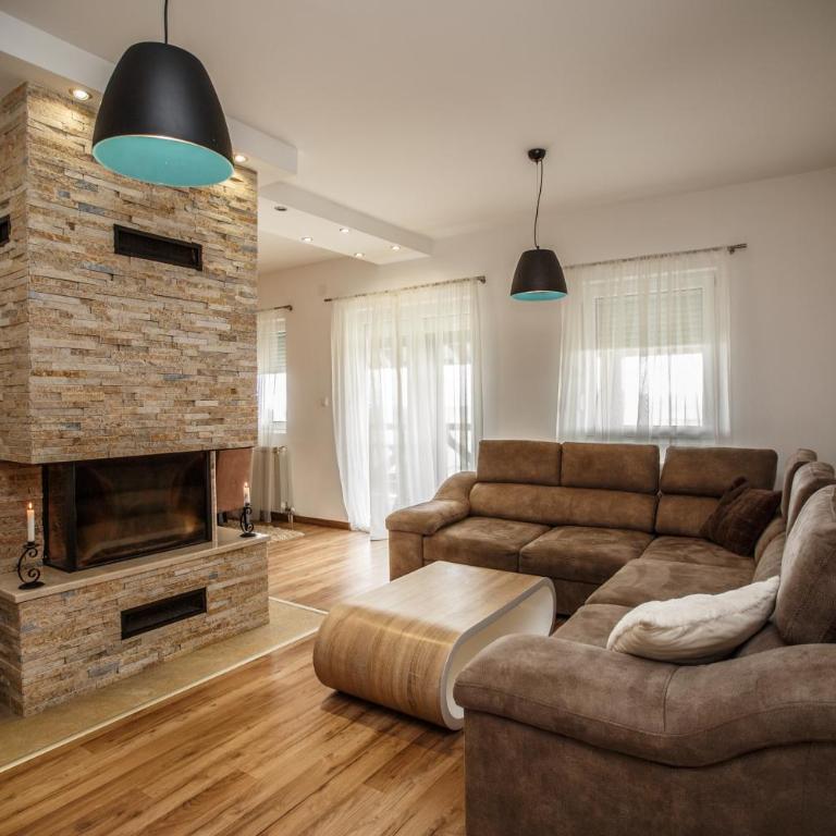 Montagna Resort - Four-Bedroom House - 6