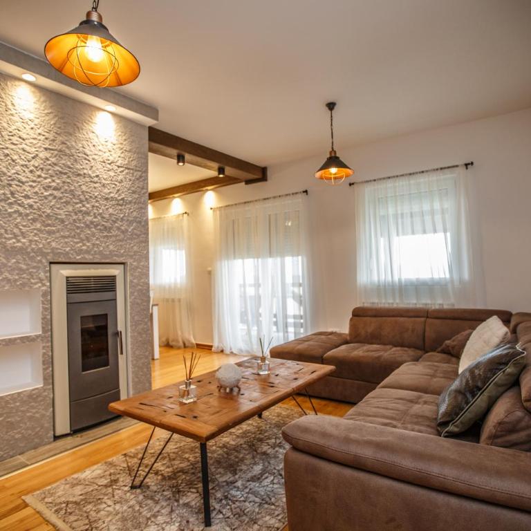 Montagna Resort - Four-Bedroom House - 5