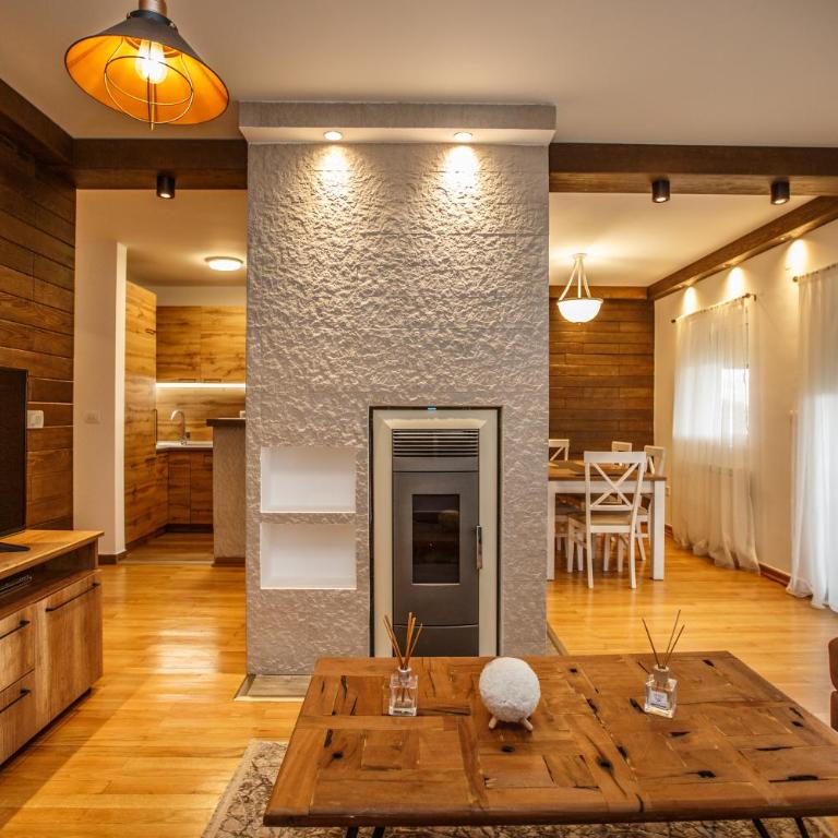 Montagna Resort - Four-Bedroom House - 8