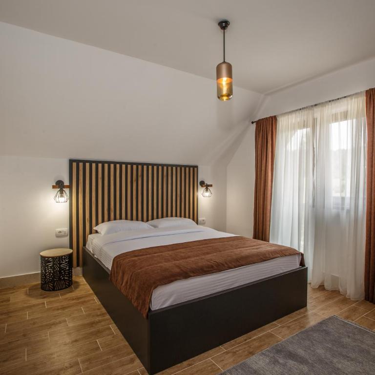 Montagna Resort - Two-Bedroom House - 9
