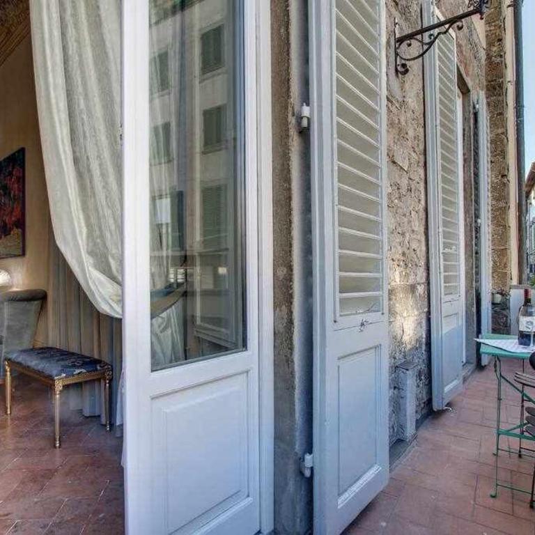 Salvemini Elegant Close To Piazza Santa Croce - Two-Bedroom Apartment - 17