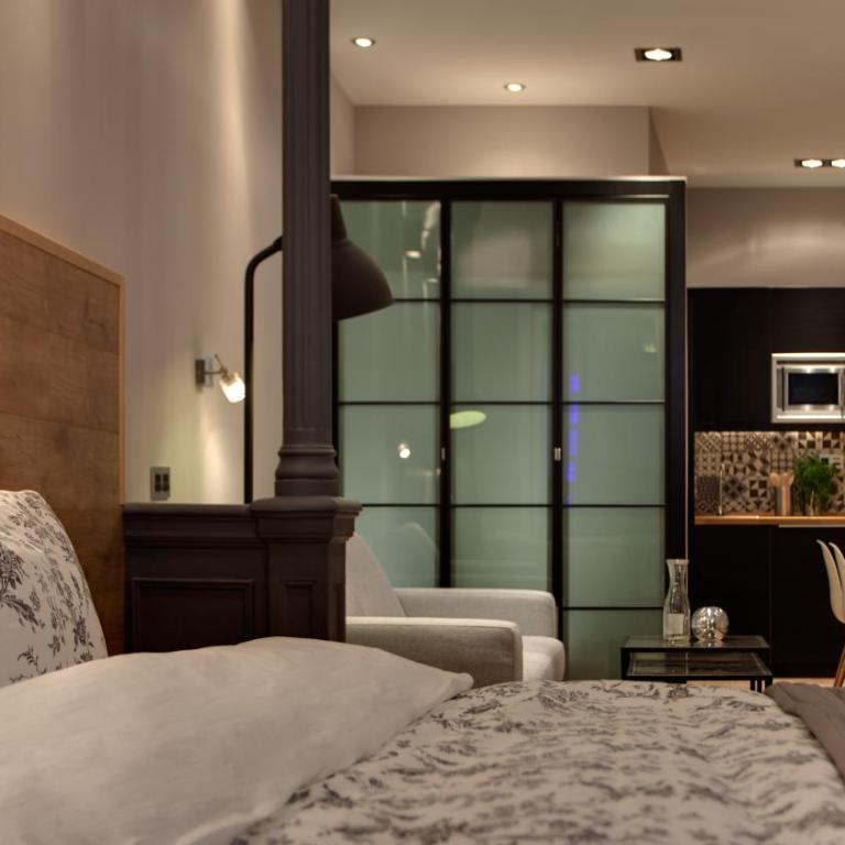 SUITES YOU Platinum - Studio Apartment with Balcony (3-4 Adults) - 6