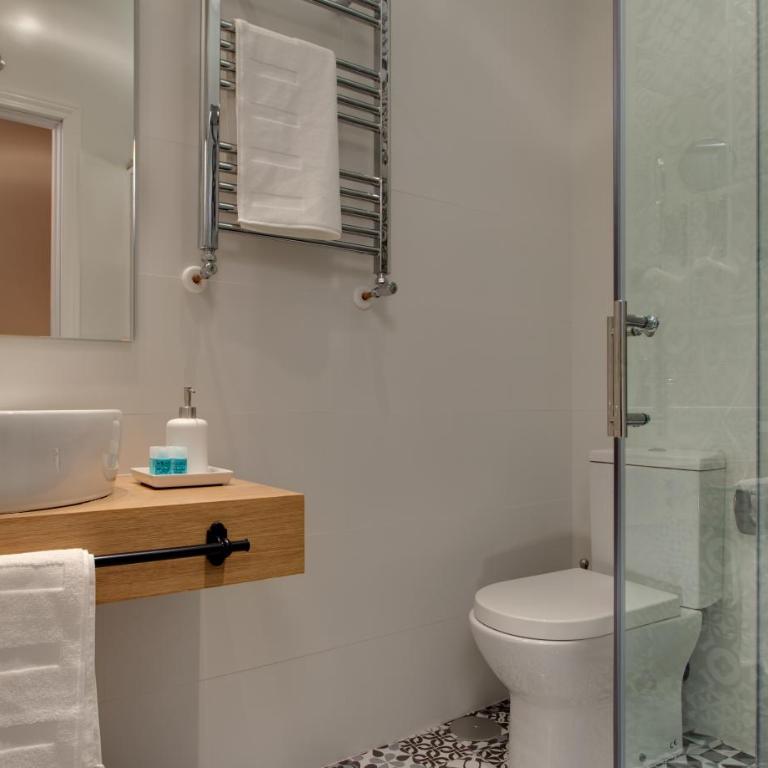 SUITES YOU Platinum - Studio Apartment with Balcony (3-4 Adults) - 4