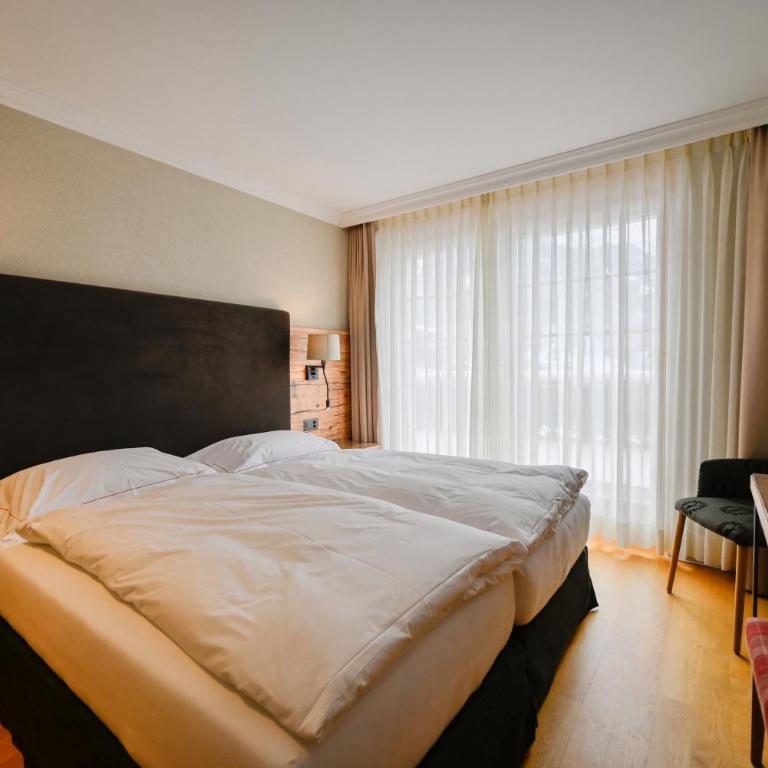 Romantik Hotel Schweizerhof - Superior Suite mit 3 Schlafzimmern mit Blick auf den Eiger - 7