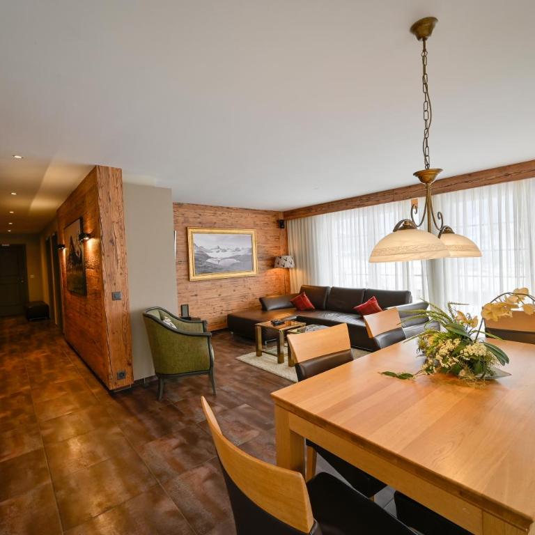 Romantik Hotel Schweizerhof - Superior Suite mit 3 Schlafzimmern mit Blick auf den Eiger - 5