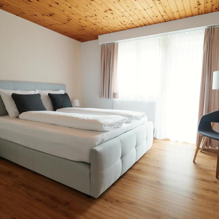 Ferienwohnung - 100m von der Talstation Aletsch Bahnen und Bahnhof Fiesch, BESTE Ausgangslage - Apartment - 4