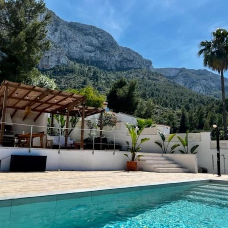 House with swimming pool and amazing sea and mountain views in Montgó, Denia - Casa con 1 dormitorio - 3